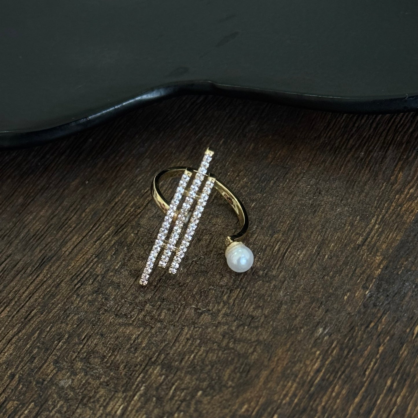 Pearl lines ring